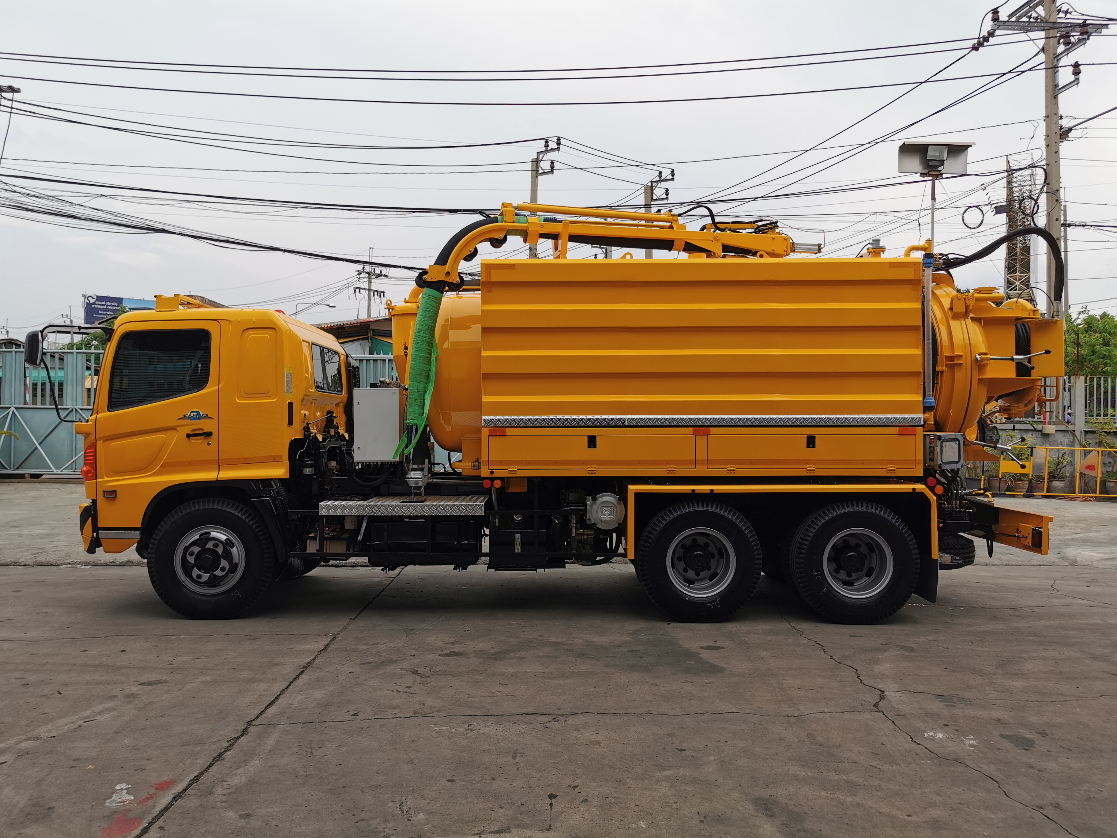 รถดูดสิ่งโสโครกและฉีดล้างท่อระบายน้ำ  SEWER CLEANING TRUCK